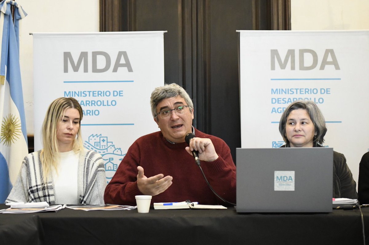 JavoRodriguezL's tweet photo. Realizamos una nueva Mesa Lechera Provincial con representantes de entidades de productores, del @bancoprovincia y @ambientepba, con quienes dialogamos sobre el estado del sector tambero y brindamos detalles sobre nuestra agenda de trabajo destinada al sector. https://t.co/keQbnH4W2r