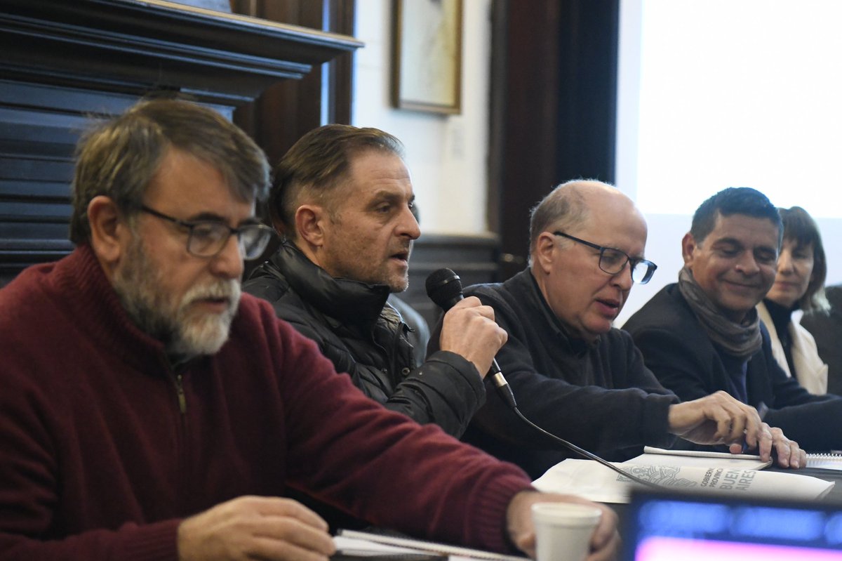 JavoRodriguezL's tweet photo. Realizamos una nueva Mesa Lechera Provincial con representantes de entidades de productores, del @bancoprovincia y @ambientepba, con quienes dialogamos sobre el estado del sector tambero y brindamos detalles sobre nuestra agenda de trabajo destinada al sector. https://t.co/keQbnH4W2r