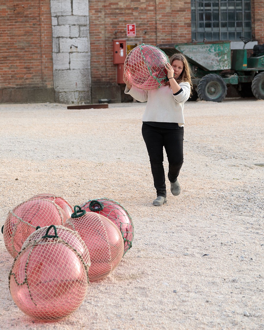 White Cube on X: View #VirginiaOverton's 'Untitled (pink buoy)' (2022) at  booth 02 of #artmontecarlo✨ Hand-blown in pink glass inspired by historic  Venetian streetlamps, 'Untitled (pink buoy)' is encased in fishing nets