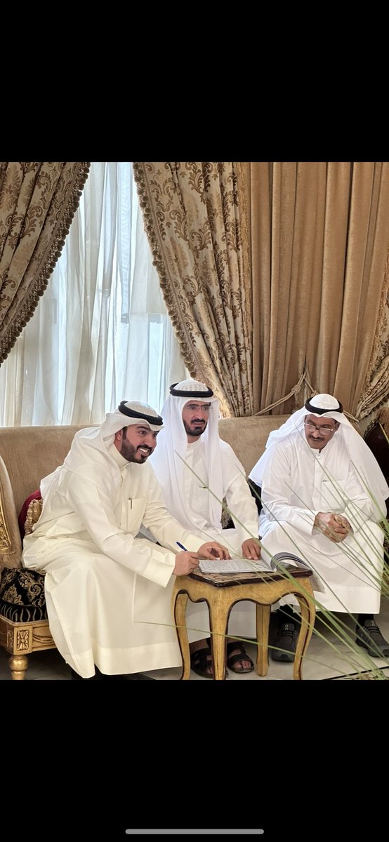 الحمدلله الذي بنعمة تتم الصالحات
تم بحمدلله وفضله 
عقد قراني 
سائلًا المولى عز وجل لي ولكم التوفيق 

اخوكم / أحمد محمد العربيد