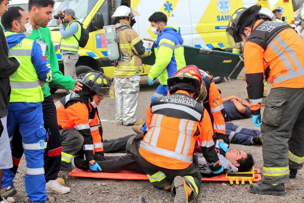 Ejercicio que nos permite analizar los protocolos y respuestas ante una emergencia de tal magnitud. Agradecemos la participación de estudiantes <a href="/Udalba_Chile/">Universidad del Alba</a>, soldados del <a href="/Ejercito_Chile/">Ejército de Chile</a> , <a href="/CB_LaSerena/">Bomberos La Serena</a> <a href="/Samucoquimbo/">Samu Coquimbo</a>