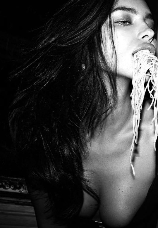 BlancoGoGo's tweet photo. #SpagBol 🍝 #wine 🍷 #FridayLaw #NormalServiceHasBeenResumed https://t.co/n0YO4rzUME