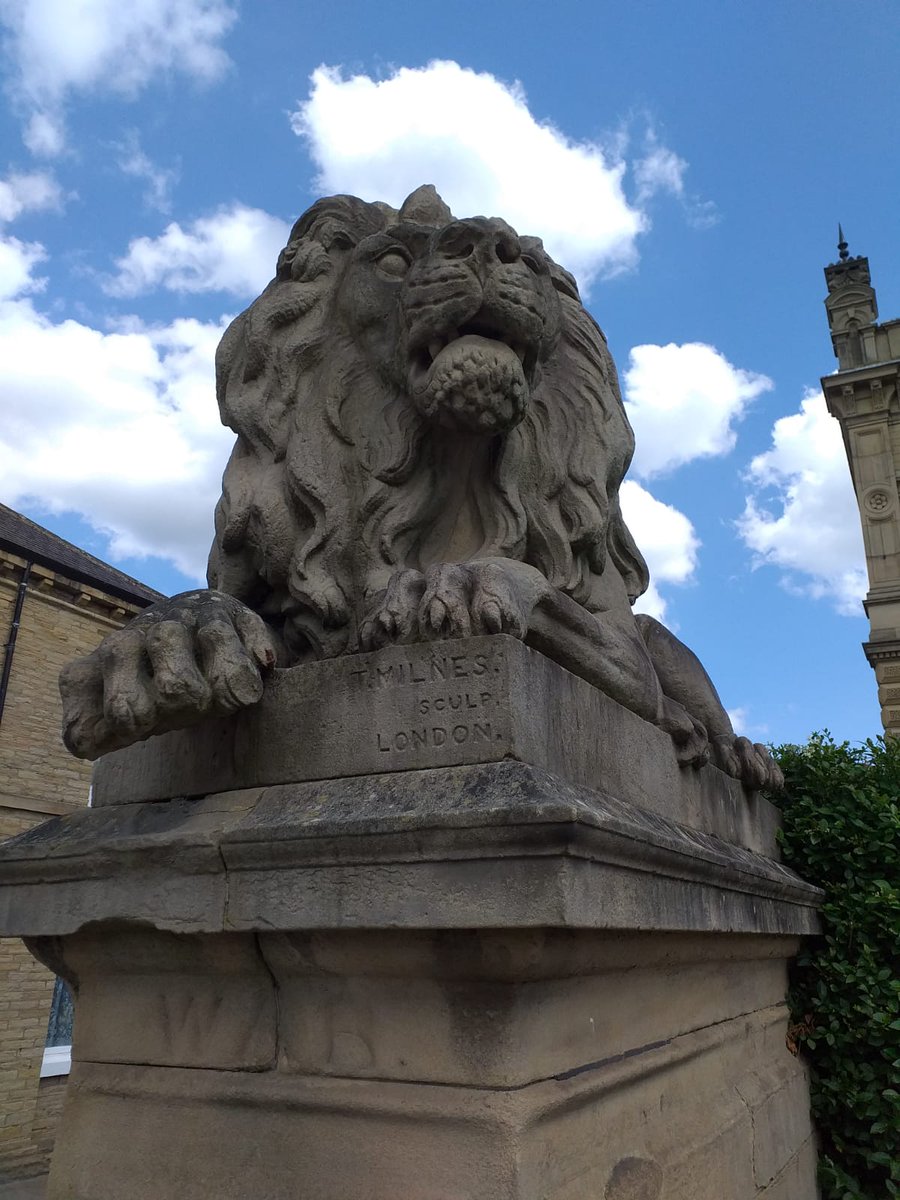 Great day at Shipley College meeting like minded horticultural training providers from across Yorkshire. Couldn't resist a pic of this adorable lion outside the college 🦁