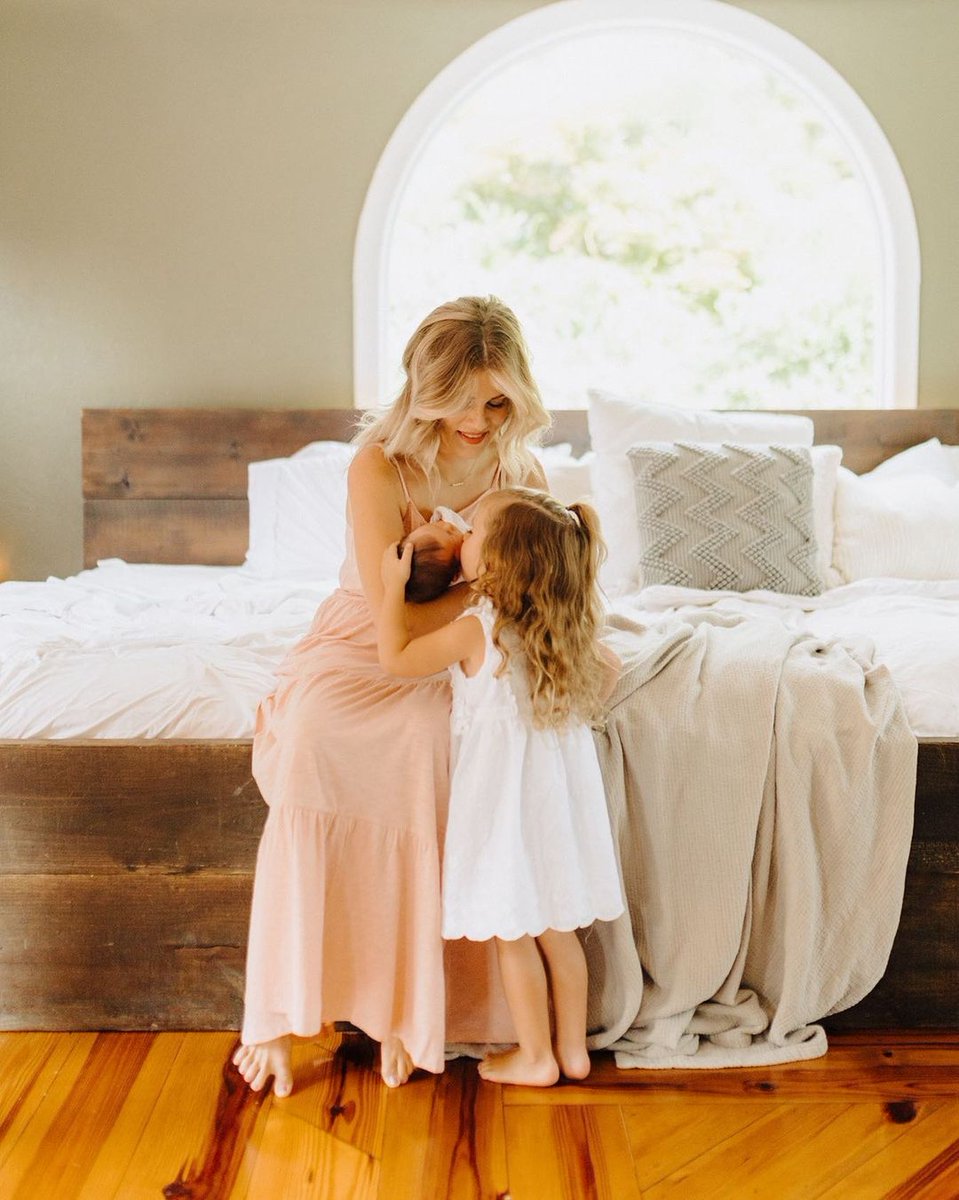 From the Delilah Home family to yours, we hope you have a beautiful summer weekend! ☀️⁠
⁠
📷: @littlesouthernwife⁠

delilahhome.com/products/buy-o…
⁠
#SummerWithKids, #FamilyTime, #SummerMemories, #ParentingLife, #KidsSummerFun,