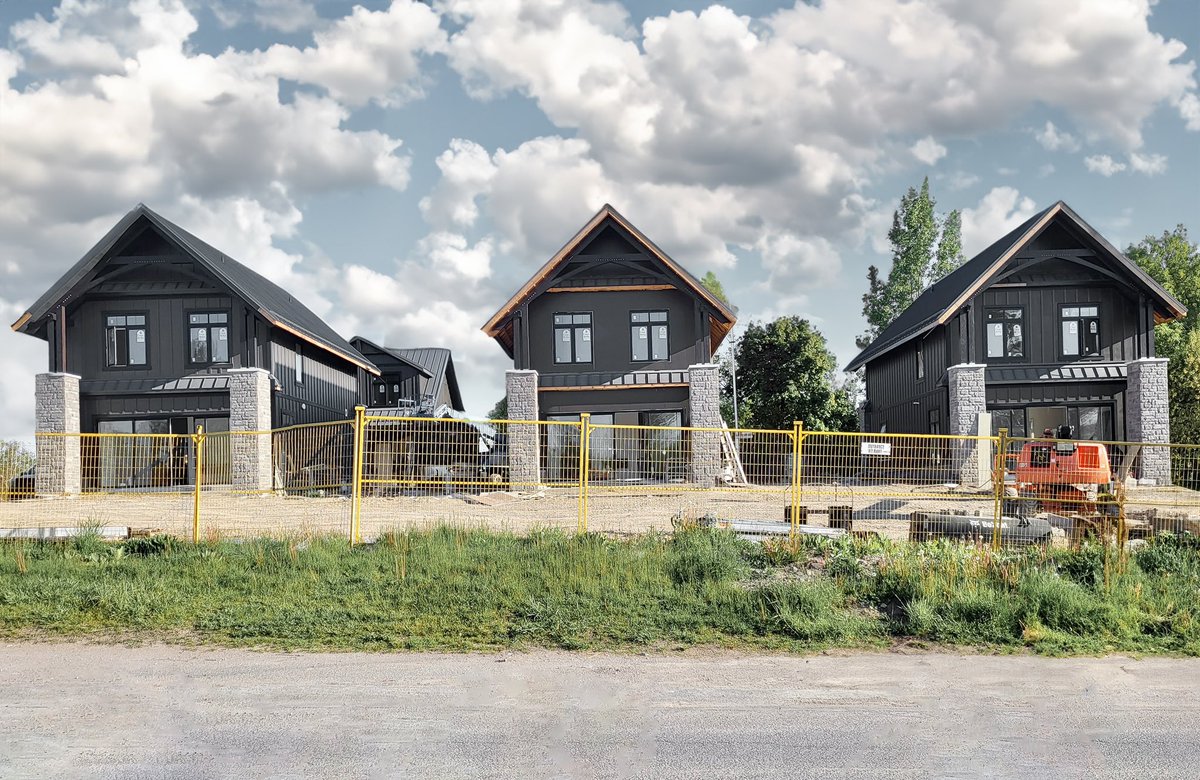 FlatoDev's tweet photo. The beautiful cottages in Cameron by Sturgeon Lake are nearing completion, and we look forward to offering them for rent this summer!

▪️ https://t.co/CPmOz4aEyy

#forrent #rentalcottages #cameroncottages #cottage #cottagelife #cottagehouse #newcottage #moderncottages https://t.co/uFHWEahOiO