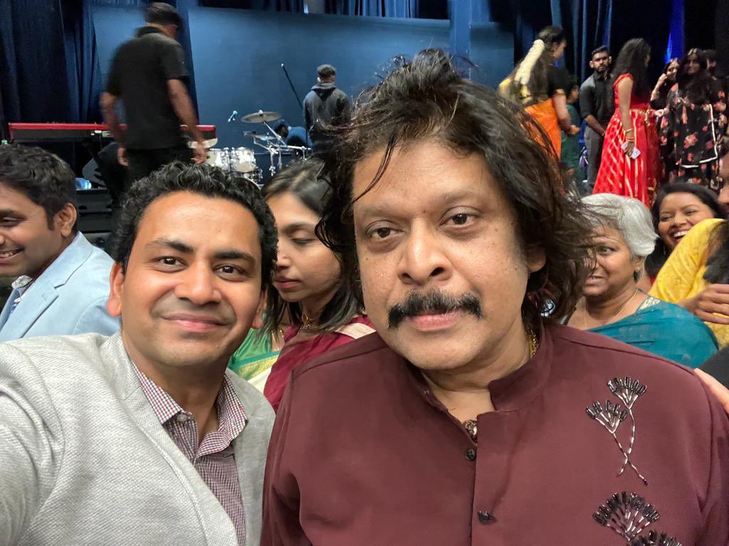 itsmeavinash09's tweet photo. Absolutely wonderful evening witnessing legend @RajheshVaidhya, @StephenDevassy and team! What a scintillating performance!!! Heart and soul submitted to Music. https://t.co/3tGQE3C3oy