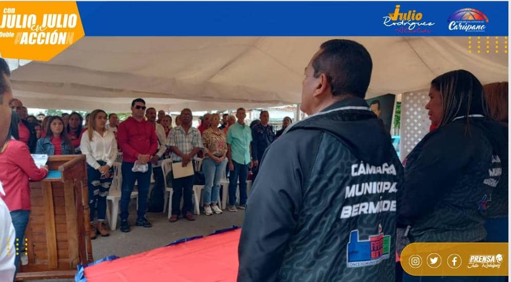 #Ahora

Todo listo para dar inicio en breve a la Sesión Especial con motivo del 70 aniversario del nacimiento del gran Julio Miranda, "El Cantor del Amor", frente a la sede de la Casa de la Cultura "Julio Miranda" en la Av principal de Playa Grande.

#RedParlamentariaJuvenil