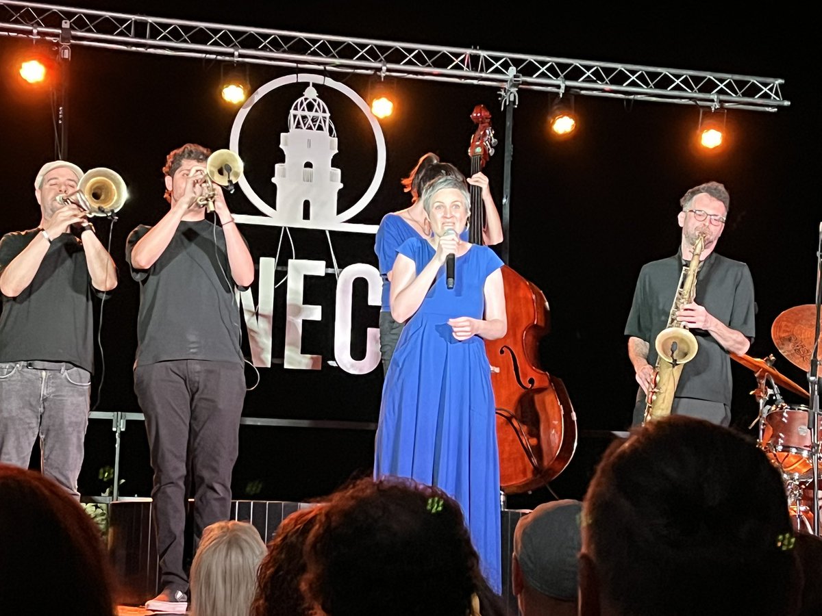 Hem gaudit amb un cóctel d’emocions, el meravellós concert de l’<a href="/annaroigilombre/">Anna Roig</a> avui al #NEC. Preciós, emotiu i amb molta #tendresa. Gràcies <a href="/LCOMPETENCIA/">SOM LA COMPETENCIA</a> per un regal tan bonic ❤️