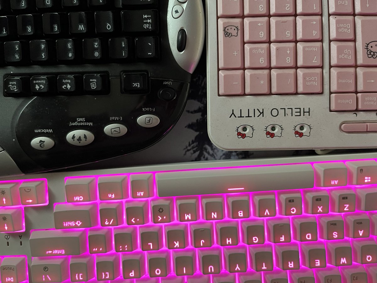 igglepuff's tweet image. My keyboard game is legendary 🥹😂