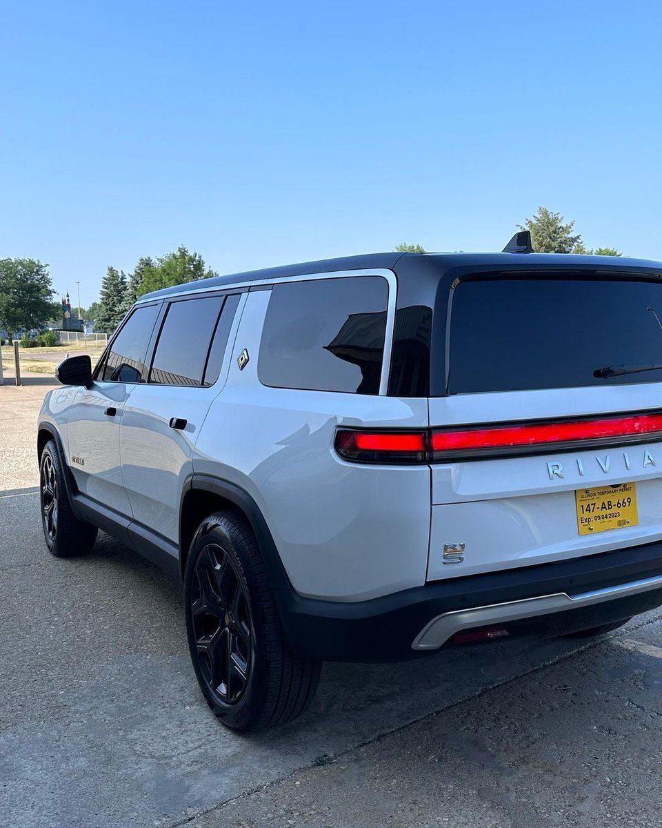 RaynoWindowFilm's tweet image. Adding window tint is the easiest way to keep you and your car safe from harmful UV rays this summer, like this Rivian R1S

Thanks to Chrome Shack in Peoria, IL for installing Rayno Phantom tint on this car!bit.ly/3PIp7Ii

#DealerLove #Peoria #Rayno #rivian #rivianR1S