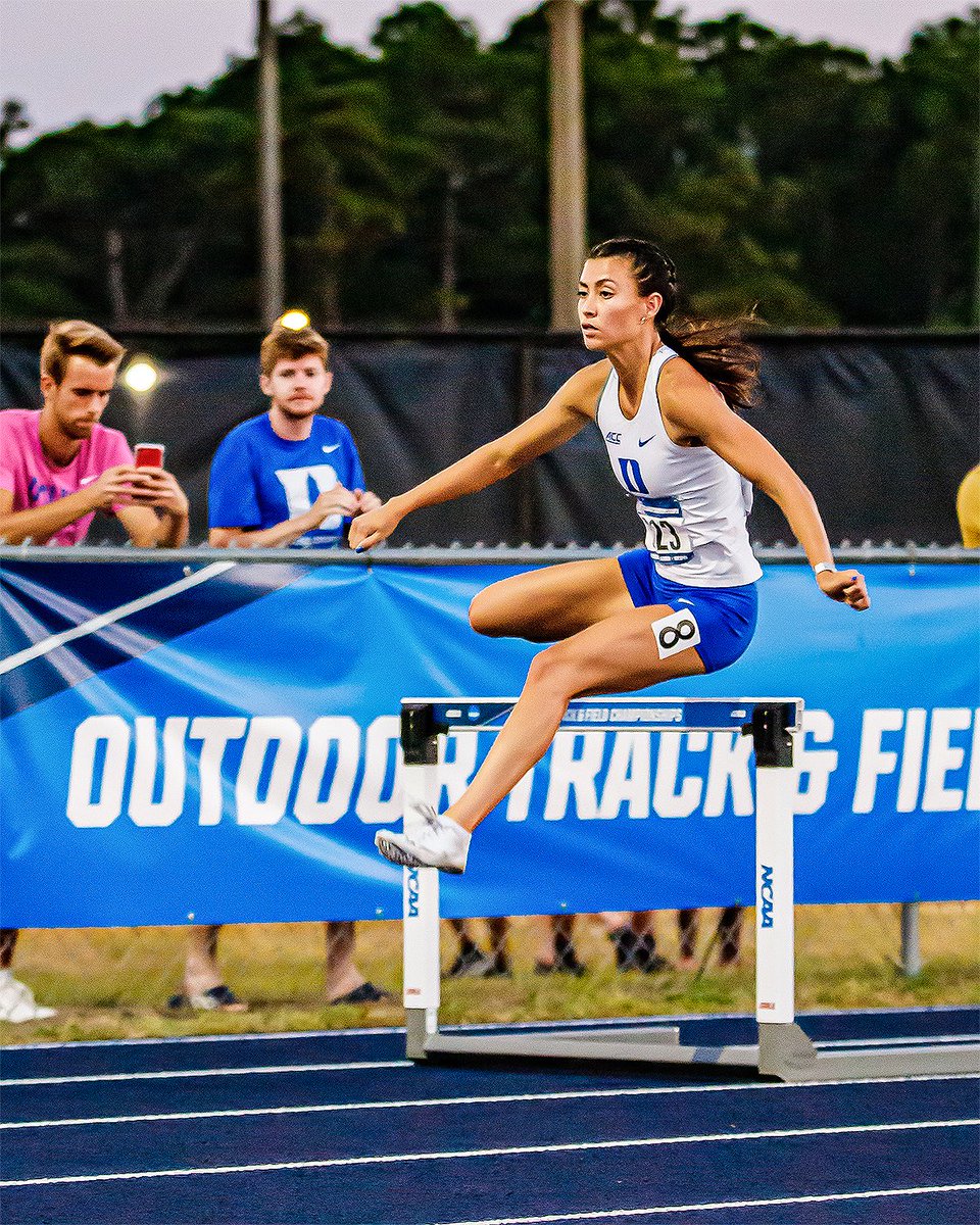 Friday night, USATF lights ✨

Good luck to Lauren Hoffman as she competes in the Women’s 400m hurdles race tonight! 

#usatfchampionships #GoDuke