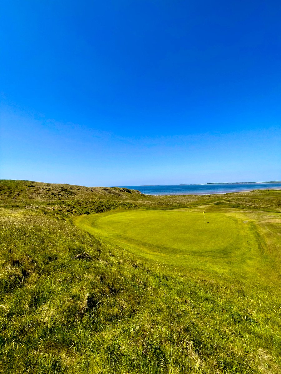 gerry_gezza's tweet photo. The 17th no bunkers or drains
Easy so right ?? I think not ,far from it
A par and your smiling walking up to 18 tee
#natural #contors #dontmissright #dontgolong #jusydontmiss https://t.co/3XLJEF18gf