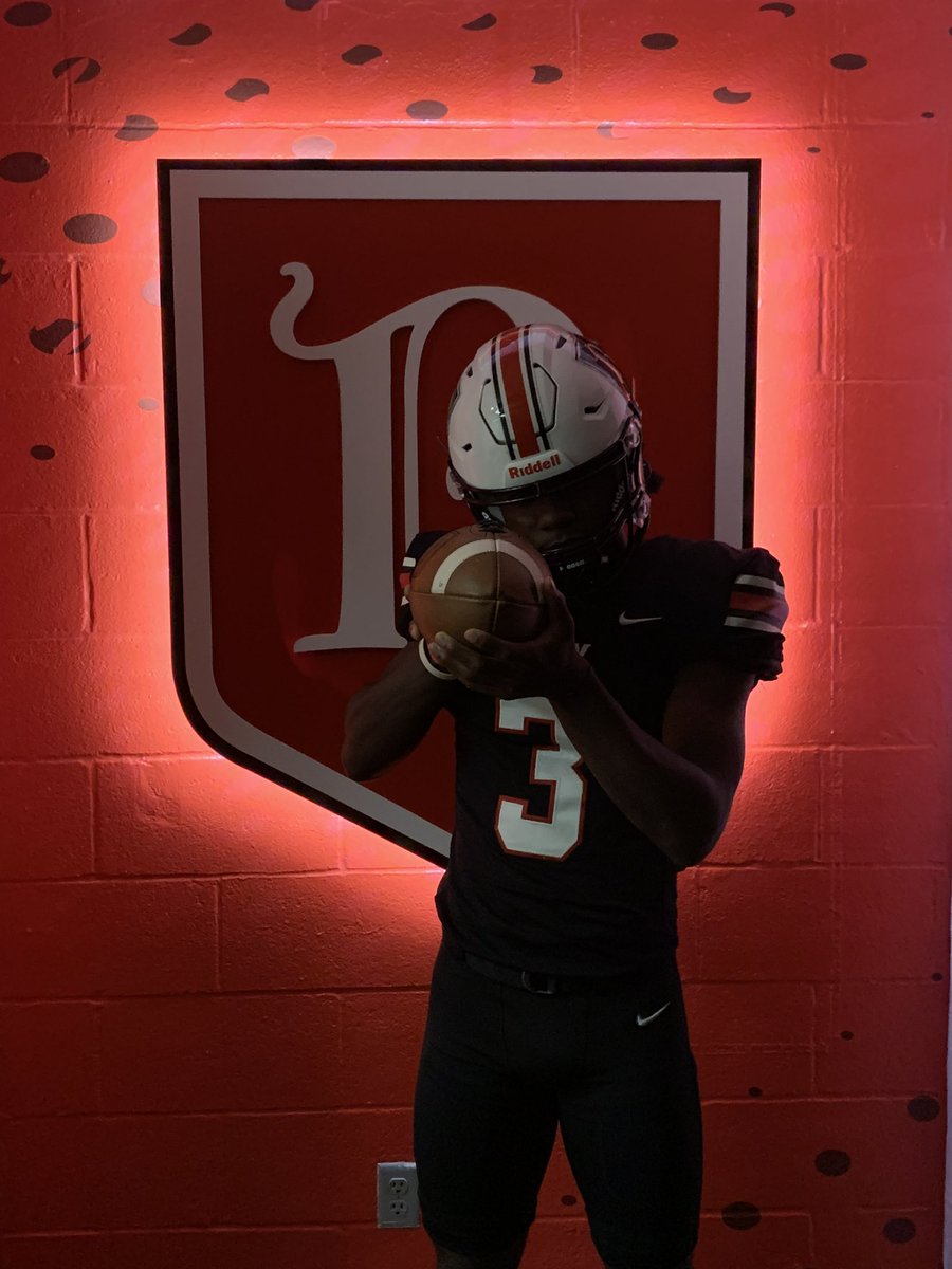 MakhiShaw711's tweet photo. Had a great visit at Rhodes. Thanks for having me @RhodesFootball. 
@CSmithScout https://t.co/0thQqsx1sP