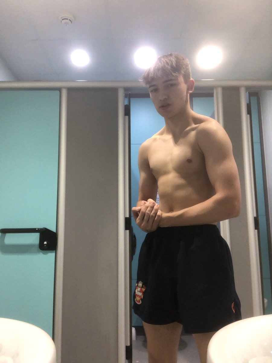 NoCalfs's tweet photo. women after doing one set of free weights https://t.co/rkLv6G4Rjj