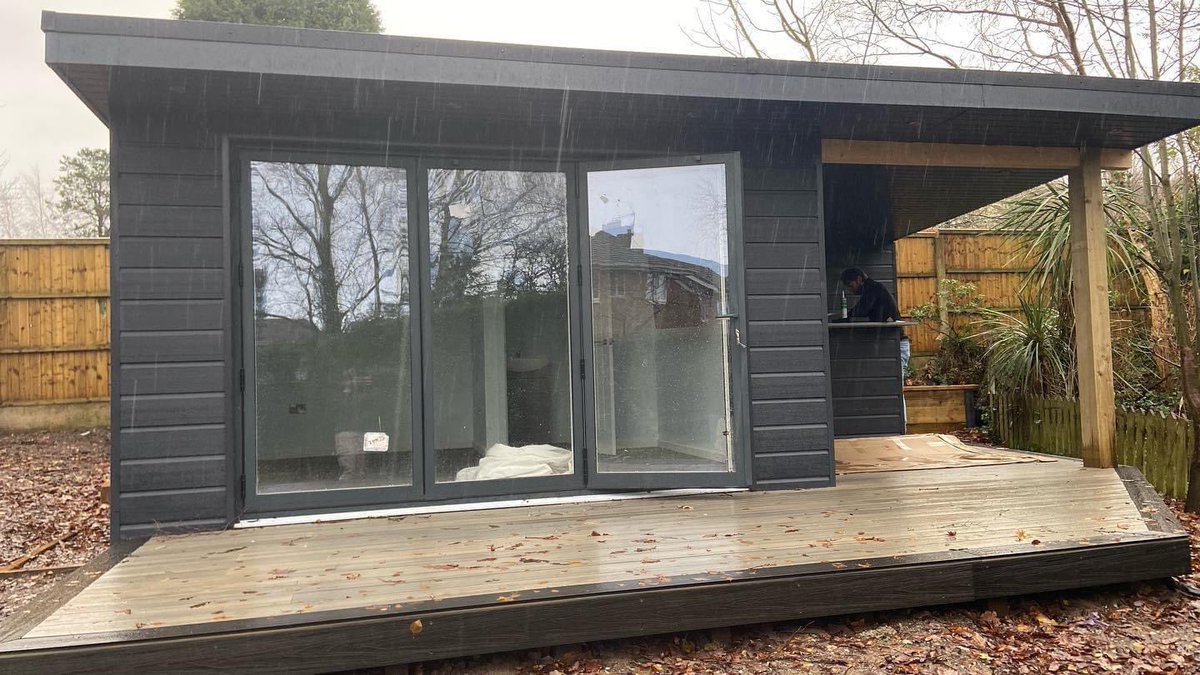 CharLily21's tweet image. @PlanningPortal help a girl out. Is this thing at the side a veranda or not? #planninghelp