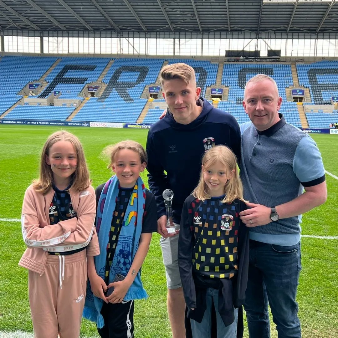 RmRbecks's tweet photo. My favourite goal.. @viktor_gyokeres thanks for helping recapture and capture a new young / lost fan base  generation.. my daughters worshiped you in sky blue https://t.co/tRP7LrBxXC