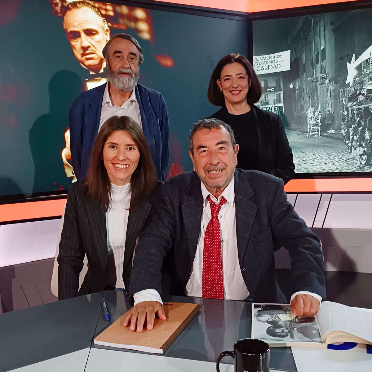 Classics_Garci's tweet photo. 📺El equipazo de hoy en @Classics_Garci con @rosabelmonte #NoemiGuillermo @PedroCuartango y a los mandos nuestro querido director José Luis Garci 
@TRECE_es #CLASSICS https://t.co/wS1M81JNEF
