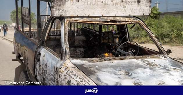 Reajihaitiinfos's tweet image. #Dram: Yon chofè mouri boule nan yon pikòp(kamyonèt) sou wout ayopò a, bò sonapi an, jodi vandredi 7 Jiyè 2023. Anfèt, machin sila te gen plizyè lòt pasajè, men ki sòti sennesov pandan ensidan sila.
#Juno7