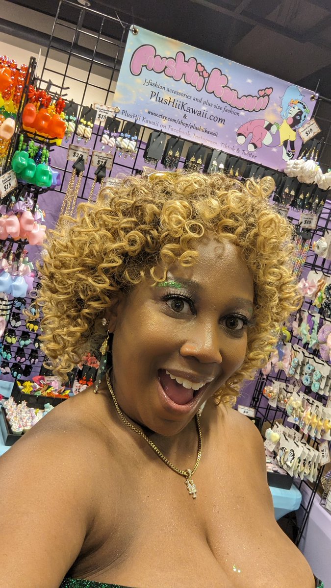 sailorxtasy's tweet photo. Find me with @plushiikawaii here at @blerdcon all weekend long! #PLUSISZED #kawaii #cute #goth #blackfae https://t.co/ht8RLvVoyb