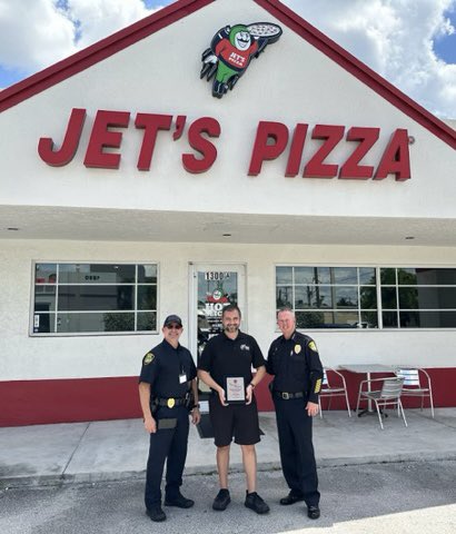 wiltonmanorspd's tweet photo. ๐ซถ #TeamWMPD would like to thank @JetsPizza for supporting our Police Officers, Support Staff & all of the First Responders who worked during the Stonewall Pride Parade & Festival. We appreciate their generous support.
https://t.co/3fVcHrerru
#TogetherWeAreBetter
#WMPD4ALL https://t.co/vF7cK7hRaf
