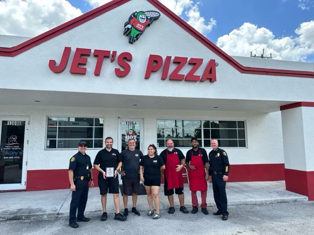 wiltonmanorspd's tweet photo. ๐ซถ #TeamWMPD would like to thank @JetsPizza for supporting our Police Officers, Support Staff & all of the First Responders who worked during the Stonewall Pride Parade & Festival. We appreciate their generous support.
https://t.co/3fVcHrerru
#TogetherWeAreBetter
#WMPD4ALL https://t.co/vF7cK7hRaf