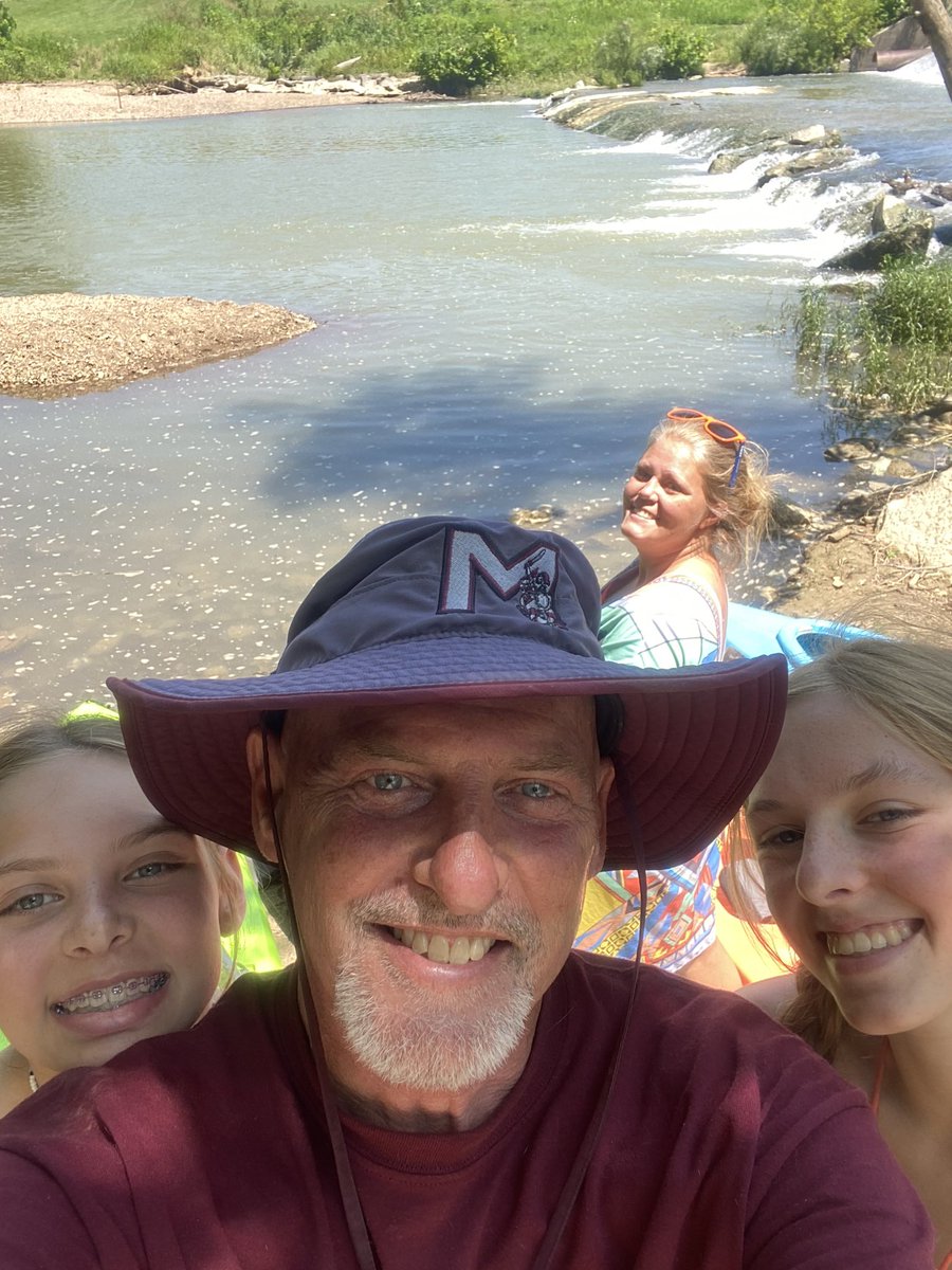 CoachGregConley's tweet image. Family float