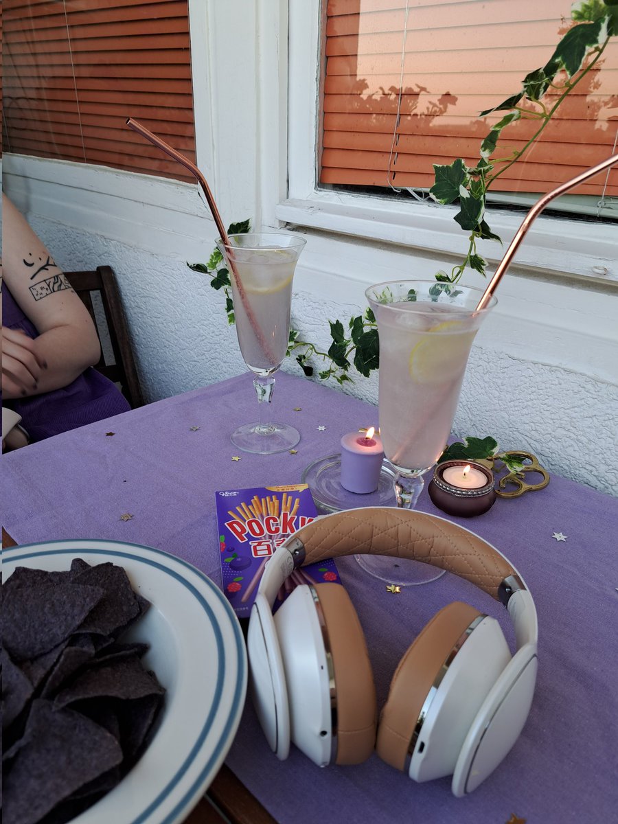 Talea1911's tweet image. It was the end of a decade
But the start of an age
#SpeakNowTaylorsVersion 
@taylornation13