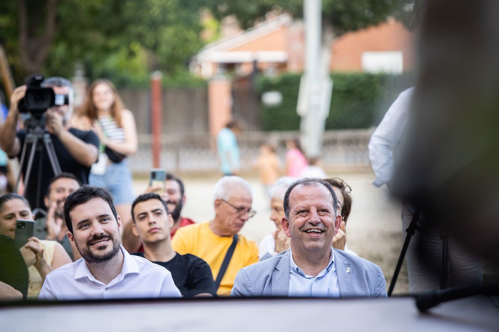 bernatpicornell's tweet photo. Avui hem donat el tret de sortida a la Festa Major de Mira-sol! Cap de setmana pleníssim d’activitats i pregó merescut a càrrec del mercat de pagès del barri. Felicitats i visca la Festa Major! #SantCugat https://t.co/59iy0F2Mkz
