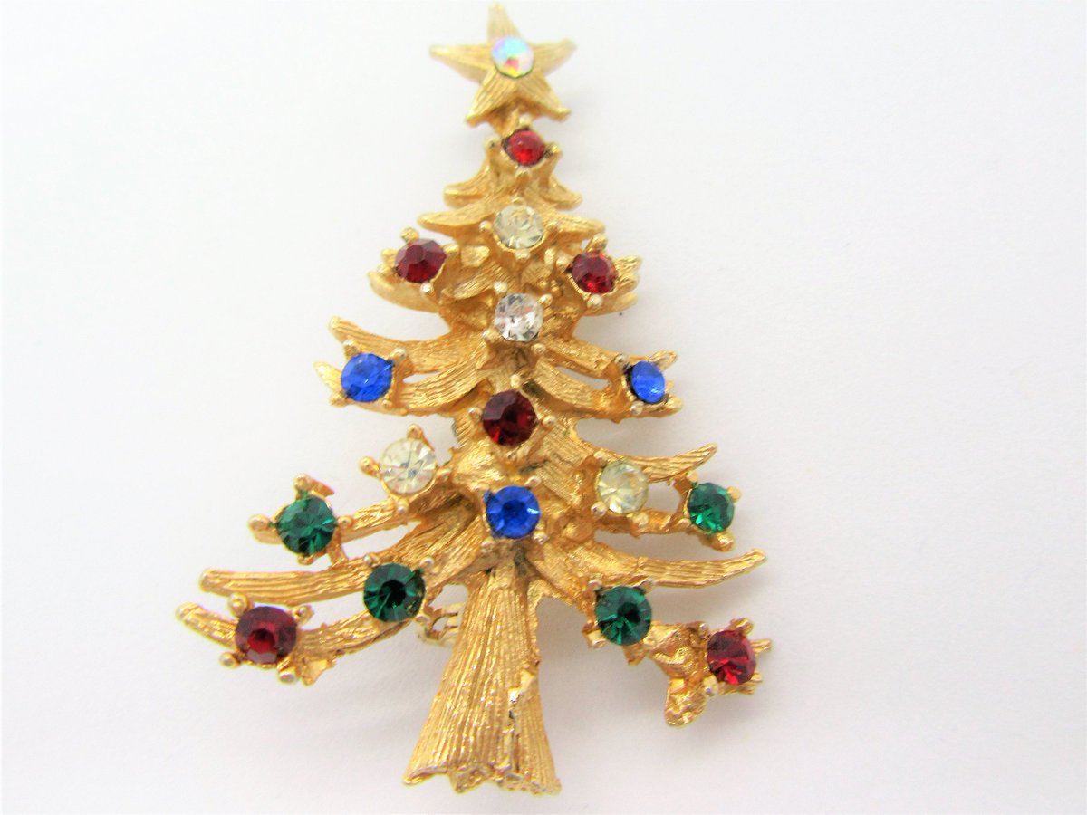 vintagobsession's tweet photo. Excited to share the latest addition to my #etsy shop: Christmas Tree Brooch, Signed LJM, Multicolor Rhinestones, 2 Inch Tall Designer Signed Gift https://t.co/rJXeWSXngr #red #christmas #plantstrees #gold #no #women #midcentury #vintagechristmas #vintagebrooch https://t.co/qZPQ9c0UKA