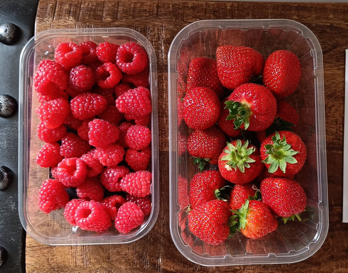 AdamSh's tweet photo. @DC_cider Ha! I can send you the berries we get from our local berry farms - they are absolutely amazing 🍓 https://t.co/xFeLJFhbaE