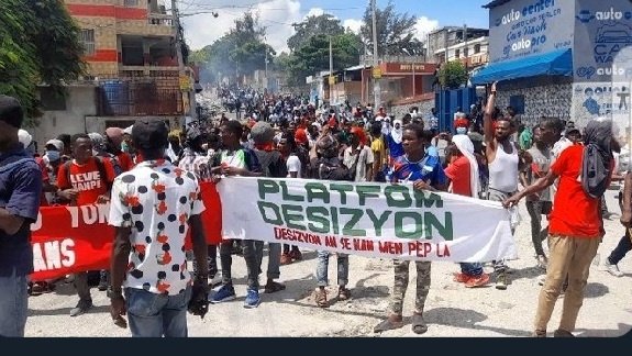 thelemarque21's tweet photo. Haitian people July 20, 2021 July 20, 2023 It's been 24 months of kidnappings, 24 months of hunger, 24 months of gangs In our opinion, at the level of the POLITICAL DECISION PLATFORM, we are not in the election, nor in the reshuffle ministerial with the criminal ARIEL HENRY. https://t.co/TH8OvzVu6J