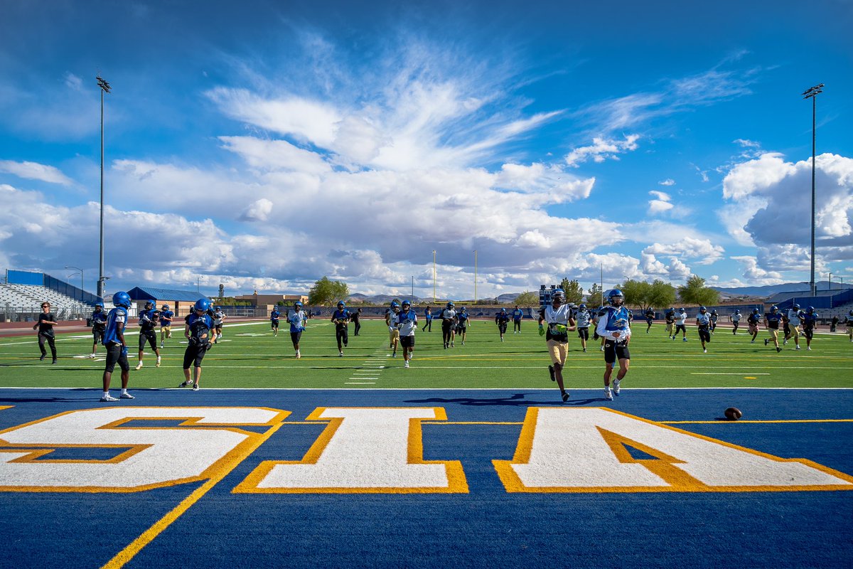 sierravistafb's tweet photo. Surround yourself with GREAT athletes to BECOME a GREAT athlete.
-
-
-
#yeahhwedifferent #lionsden #onevista #whosready #highschoolfootball #vistapride https://t.co/hgmzPLpT6F