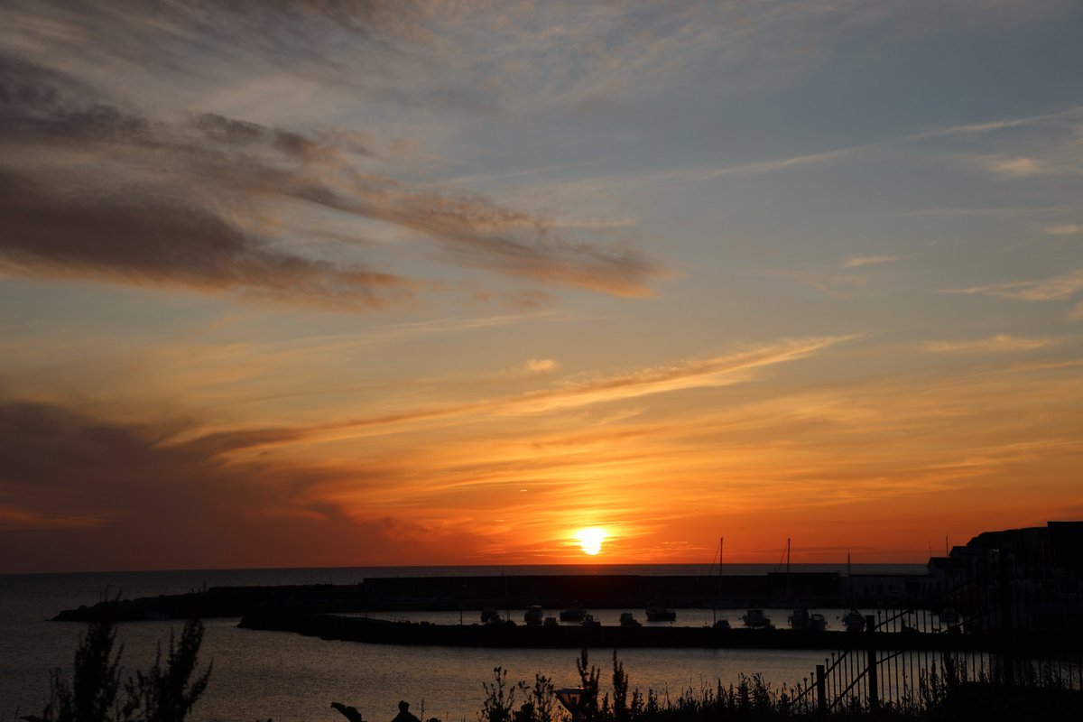 kanemokane's tweet image. Sunset tonight @bbcniweather @WeatherCee @Portmagical @VisitPortrush @LoveBallymena @CanonUKandIE