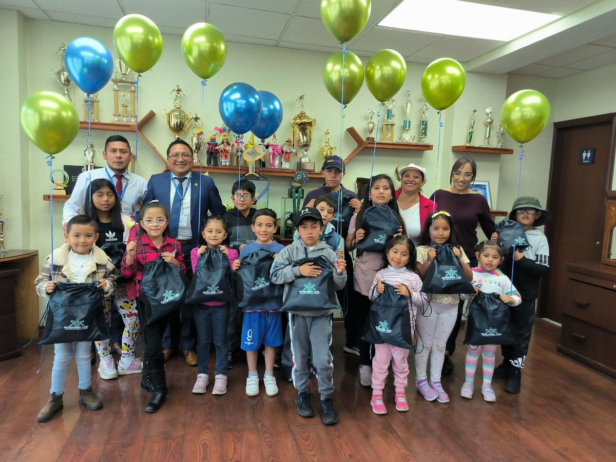 CoacRiobamba's tweet photo. Seguimos impulsando la cultura del ahorro en nuestros niños.
El día de hoy se realizó la apertura de cuentas infantiles y charlas informativas sobre la importancia del Ahorro a los niños del curso vacacional "Mamá Chay" 🎨🧩 https://t.co/HF34AQW16C