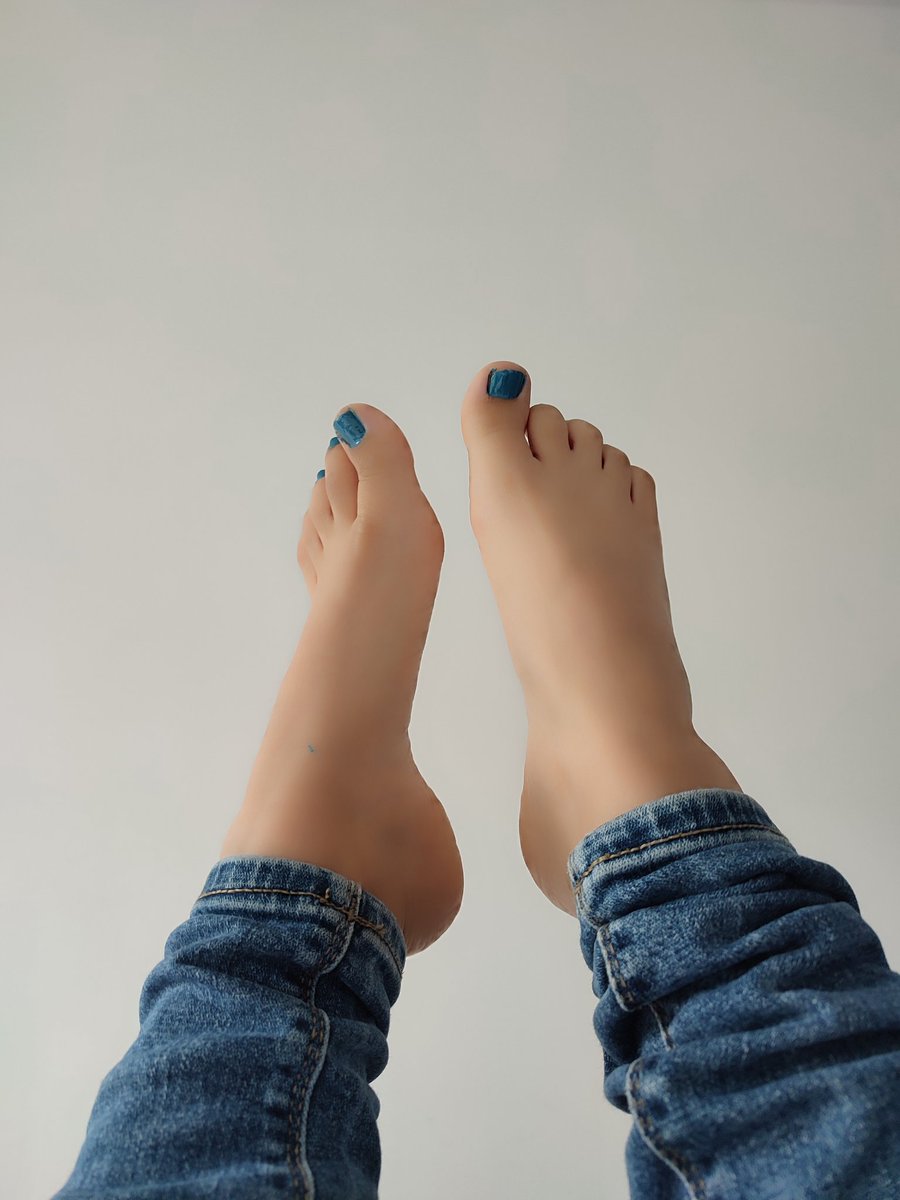 Playwithme691's tweet photo. @Feetfinder Follow me https://t.co/ivYTOuek8h https://t.co/jxy1z4SRyr
