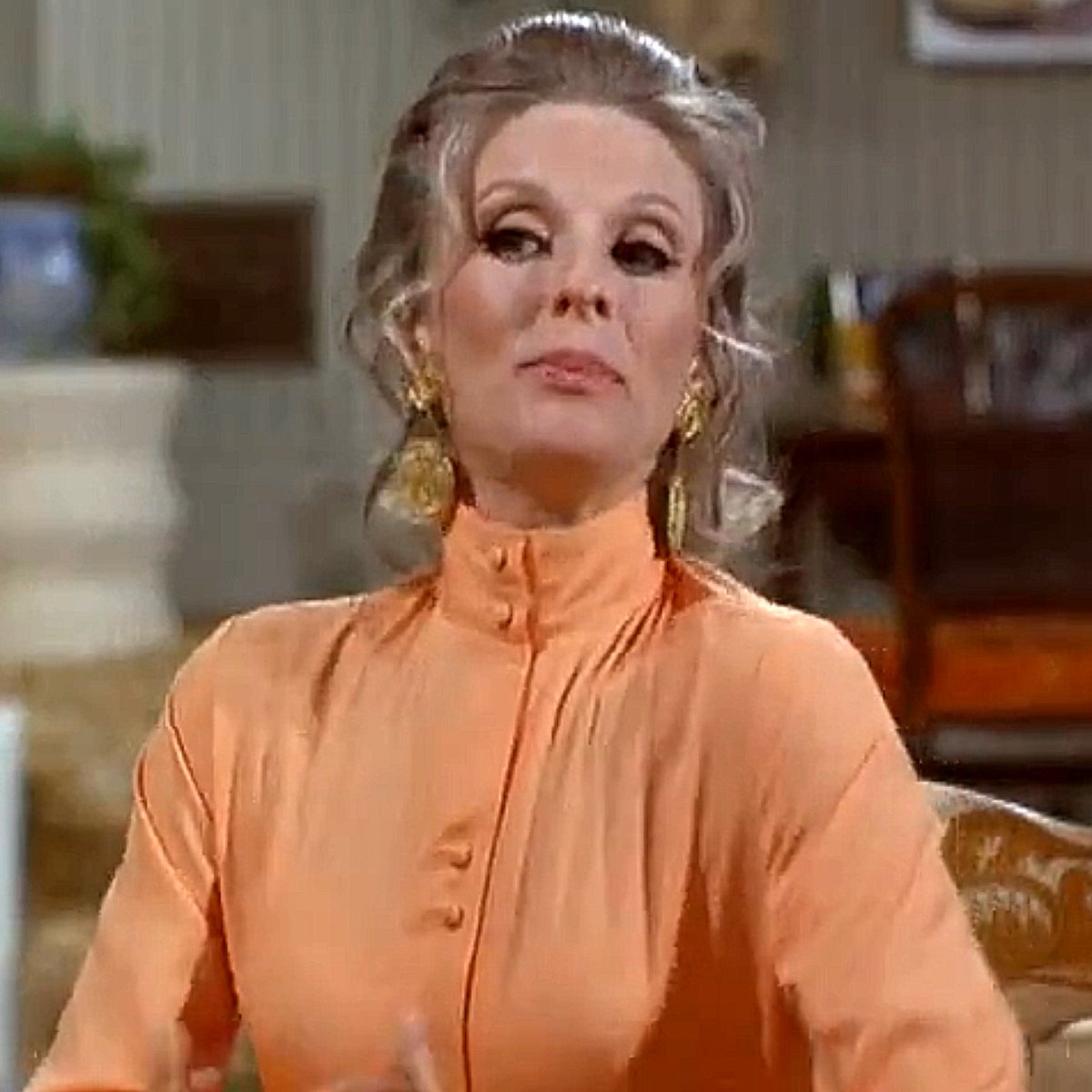 highcollars's tweet image. Cloris Leachman (The Mary Tyler Moore Show S2E4 Room 223 1971) #highcollar #highneck #highneckblouse #highcollarblouse #blouse #70sblouse #buttonedup #2buttoncollar #70sfashion #orangeblouse #tvshow #1971 #clorisleachman #themarytylermooreshow
