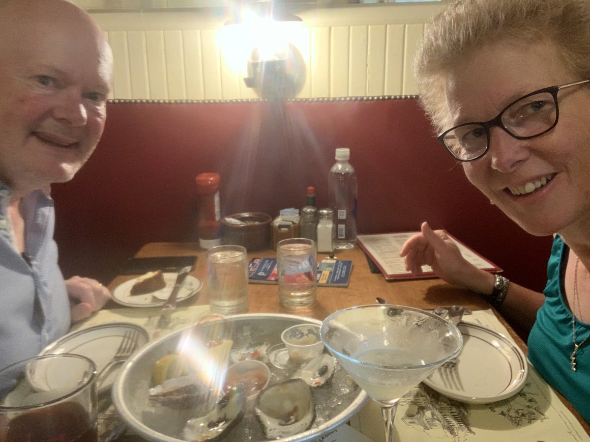 NancyLTG's tweet photo. Happiness is going back to places you know and love. #Boston #beer #oysters https://t.co/U742jjWQs0