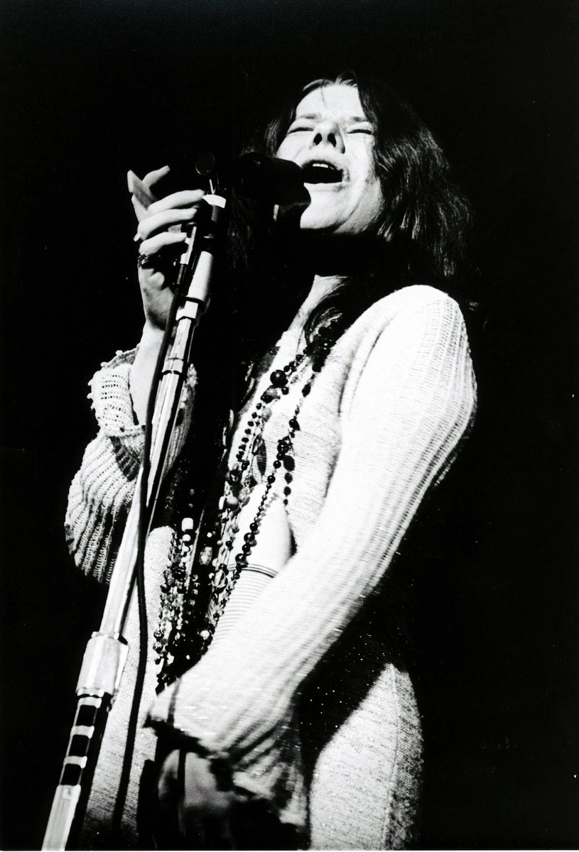 JanisJoplin's tweet photo. “You can destroy your now by worrying about tomorrow.” -Janis Joplin🤘

📸Getty Images.

#JanisJoplin #QueenOfRockNRoll #Blues https://t.co/6y99ZakdAP