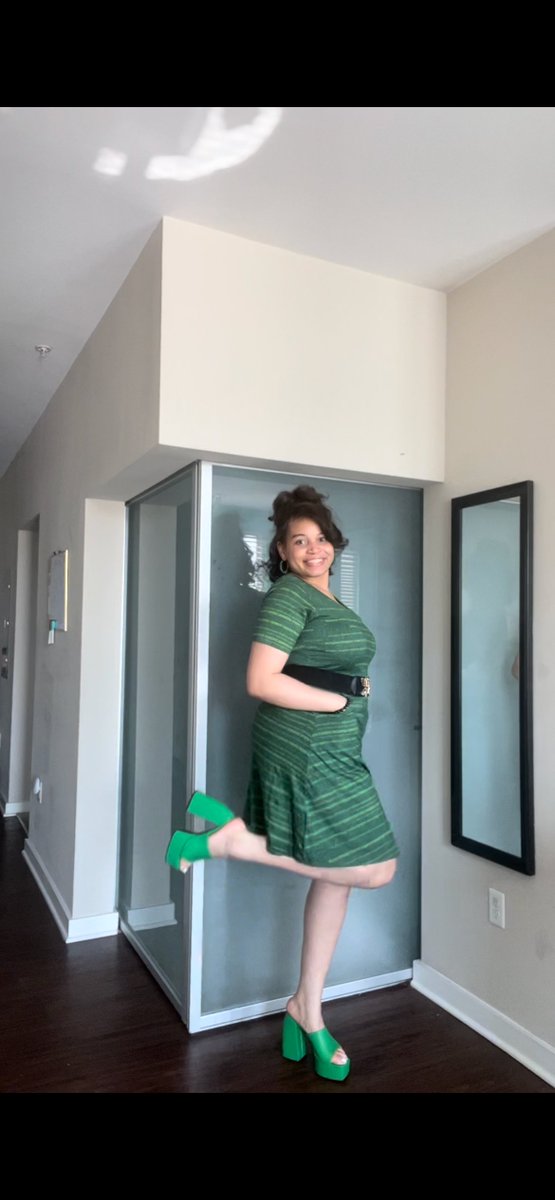 SvahaUSA's tweet photo. This is the Binary Rosalind Dress styled with the Golden Leaves Belt and Malachite Stainless Steel Hoop Earrings. How would you style your Svaha?
#Svaha #SvahaUSA #dresseswithpockets #dresdup #dressdown #STEAM #steamclothing #accesories #dresswithme https://t.co/Z0hUeJ9Qd3