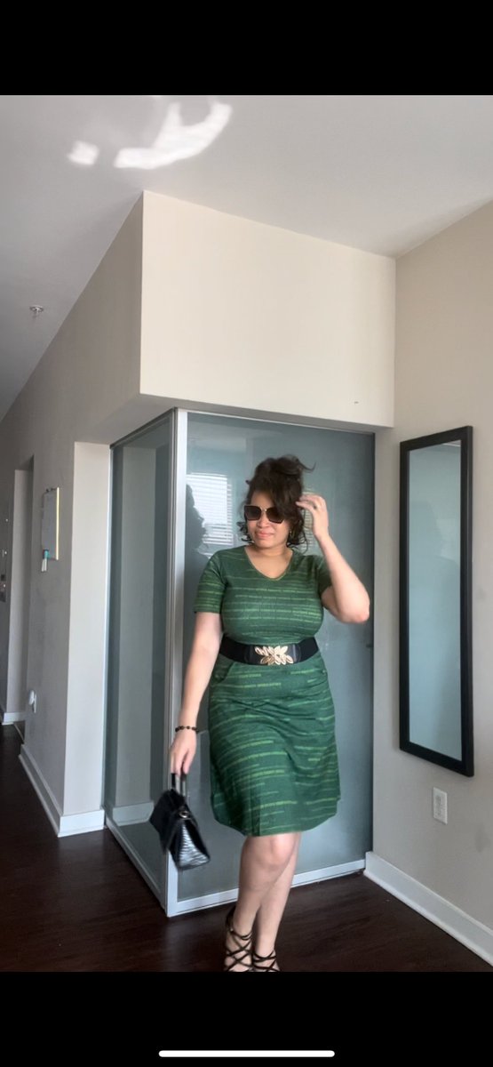 SvahaUSA's tweet photo. This is the Binary Rosalind Dress styled with the Golden Leaves Belt and Malachite Stainless Steel Hoop Earrings. How would you style your Svaha?
#Svaha #SvahaUSA #dresseswithpockets #dresdup #dressdown #STEAM #steamclothing #accesories #dresswithme https://t.co/Z0hUeJ9Qd3