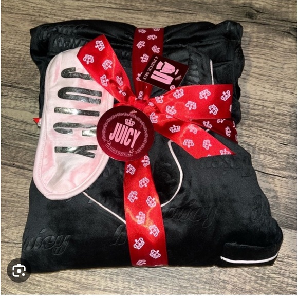 MichelleAdmire5's tweet photo. So good I had to share! Check out all the items I'm loving on @Poshmarkapp #poshmark #fashion #style #shopmycloset #juicycouture #abercrombiefitch #denimflower: https://t.co/trLzcYC8iK https://t.co/t47SpXv9Qp