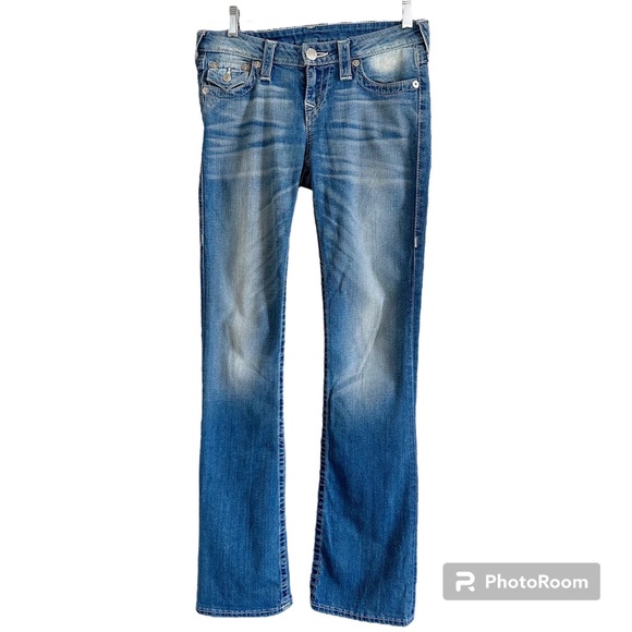 5MamaK's tweet photo. So good I had to share! Check out all the items I'm loving on @Poshmarkapp from @swhite1970 #poshmark #fashion #style #shopmycloset #highheels #truereligion #indulge: https://t.co/a0NZGN5xgX https://t.co/hBSwQoYwaR