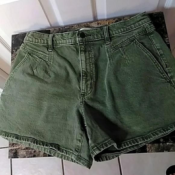 SandraGillett10's tweet photo. So good I had to share! Check out all the items I'm loving on @Poshmarkapp #poshmark #fashion #style #shopmycloset #stirlingcooper #universalthread #maxmia: https://t.co/wRGfnTJ3zJ https://t.co/7oZOiNZ8bJ