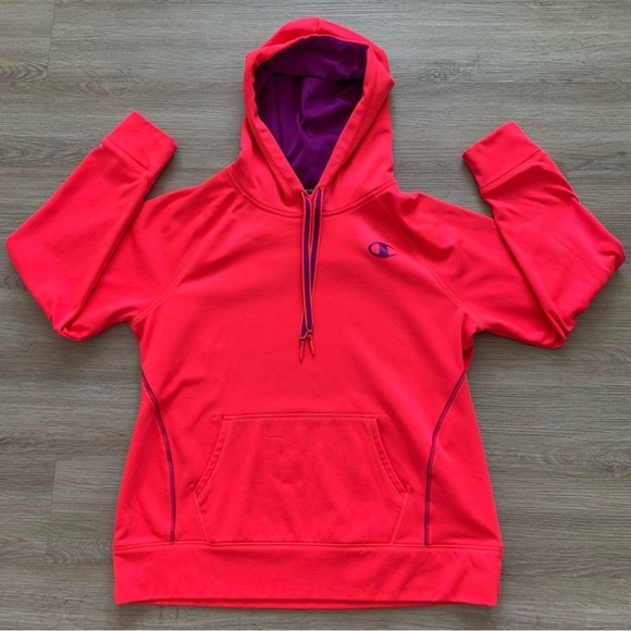 writersmiley's tweet image. So good I had to share! Check out all the items I'm loving on @Poshmarkapp from @One2BeeLuved #poshmark #fashion #style #shopmycloset #champion #reformation #oldnavy: posh.mk/j12VuxnCfBb