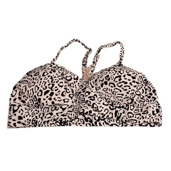 2_HippieChicks's tweet photo. So good I had to share! Check out all the items I'm loving on @Poshmarkapp from @angieintxposh #poshmark #fashion #style #shopmycloset #konasol #various #romeogiulia: https://t.co/AcXkrEXfMp https://t.co/5ceEkBenF1
