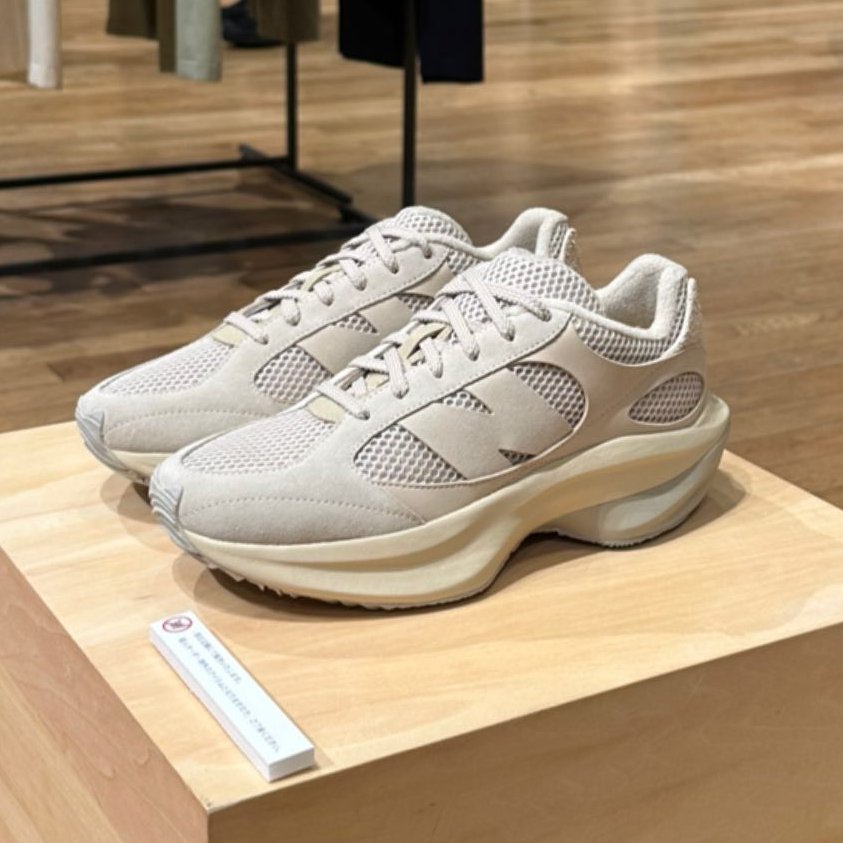 AURALEE × New Balance Warped Runner