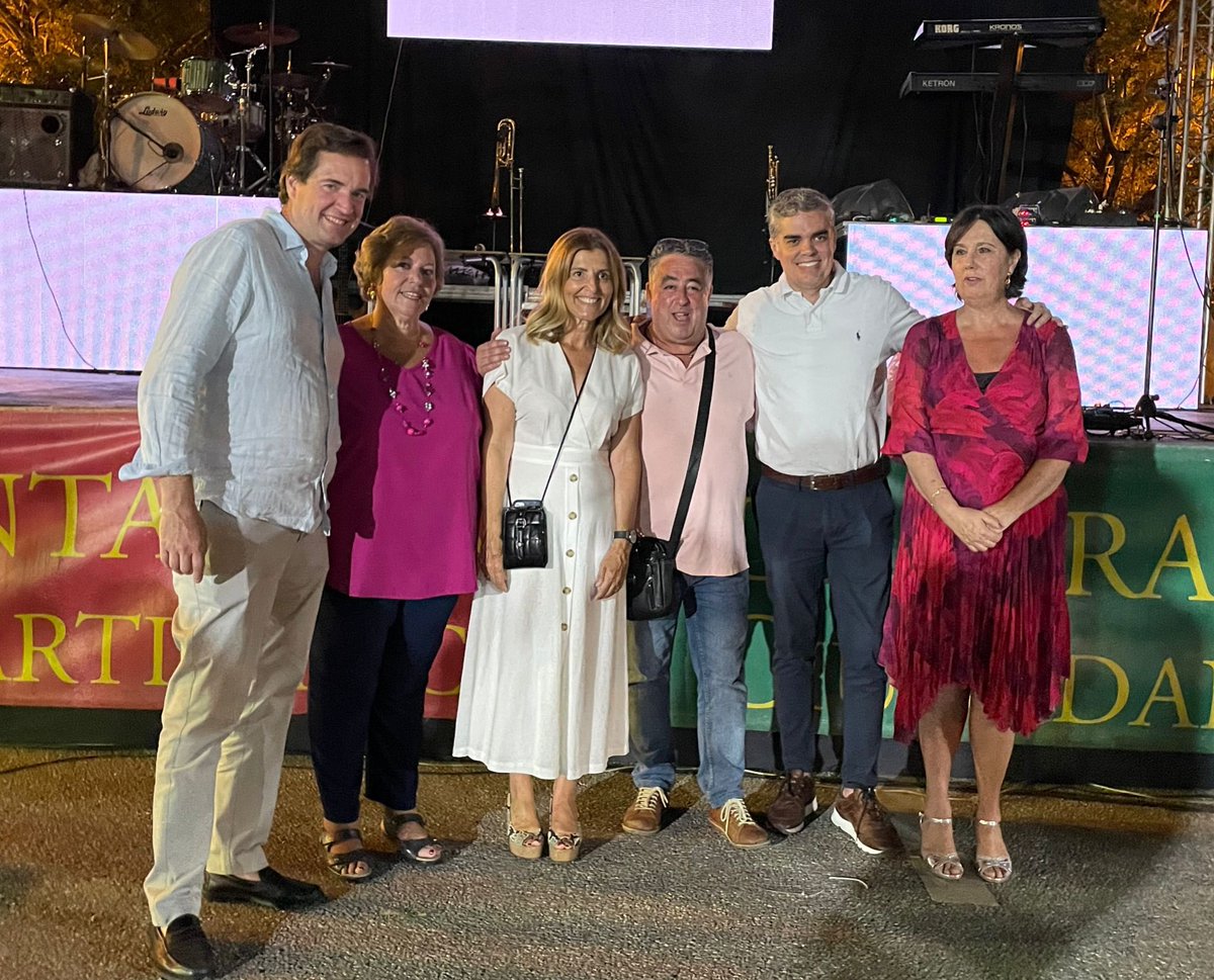 ppgranada's tweet photo. 💙 Disfrutando de las fiestas del #CerrillodeMaracena con el equipo del cambio
¡Qué orgullo de vecinos! Ha sido un placer asistir al pregón de nuestra compañera Leticia Soriano, una mujer cuya valentía y buen hacer sanitario ha ayudado a mejorar el barrio
¡Felices fiestas! https://t.co/l6WFr5me2K
