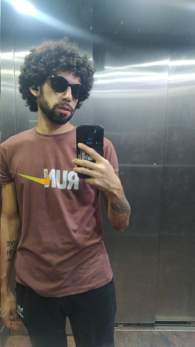 Viernes a las 6:00 pm 👀 que hay por ah&iacute; ? #Men #Friday #curlyhair #selfie https://t.co/avEQmsjNhc<a href="/tag/men"class="tags">#Men</a><a href="/tag/selfie"class="tags"><span>#selfie</span></a><a href="/tag/friday"class="tags"><span>#friday</span></a><a href="/tag/curlyhair"class="tags"><span>#curlyhair</span></a>