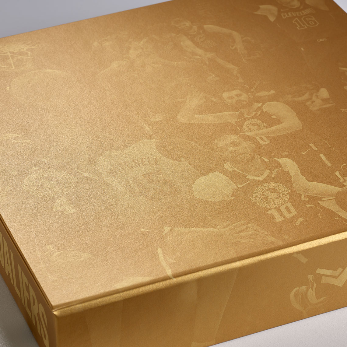 DataGraphicTwit's tweet photo. Cleveland Cavaliers x Arsham Studio x DATAGRAPHIC = Slam Dunk 🏀🗑️ Learn more at: https://t.co/VUCM6bbFpa https://t.co/f6KSCslMHz
