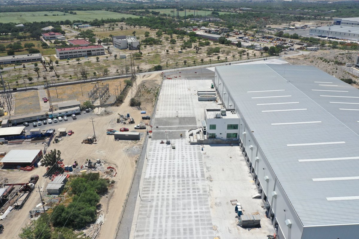 RCRPisosIndus's tweet photo. Proyecto para #Axionlog en Monterrey, N.L., México 🇲🇽 

OPTIPAVE®️VRS permite un diseño optimizado con losas de concreto más delgadas gracias al nuevo concepto de distribución de carga acoplado al uso de aditivos de última generación (LinkEVR®️) y la adición de fibras especiales https://t.co/Ct1hVLk93F